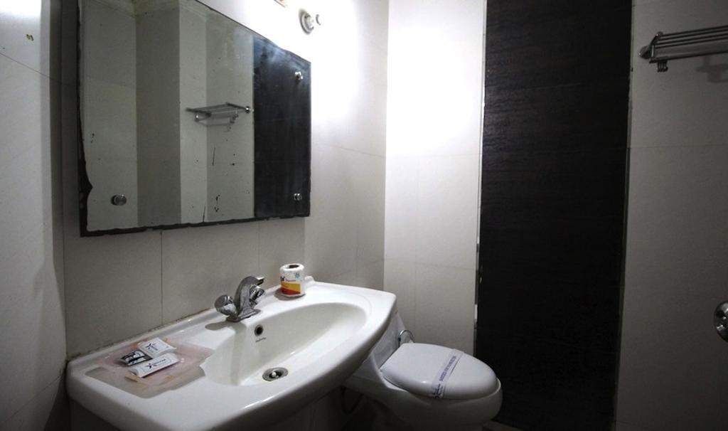 Hotel Unistar New Delhi Luaran gambar