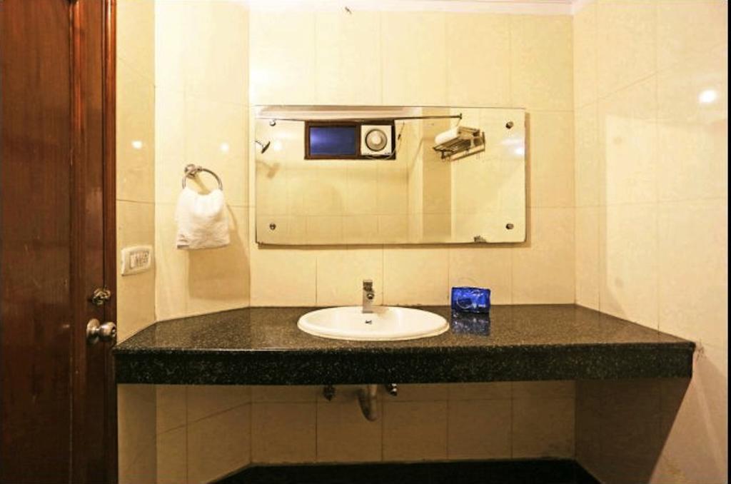 Hotel Unistar New Delhi Luaran gambar