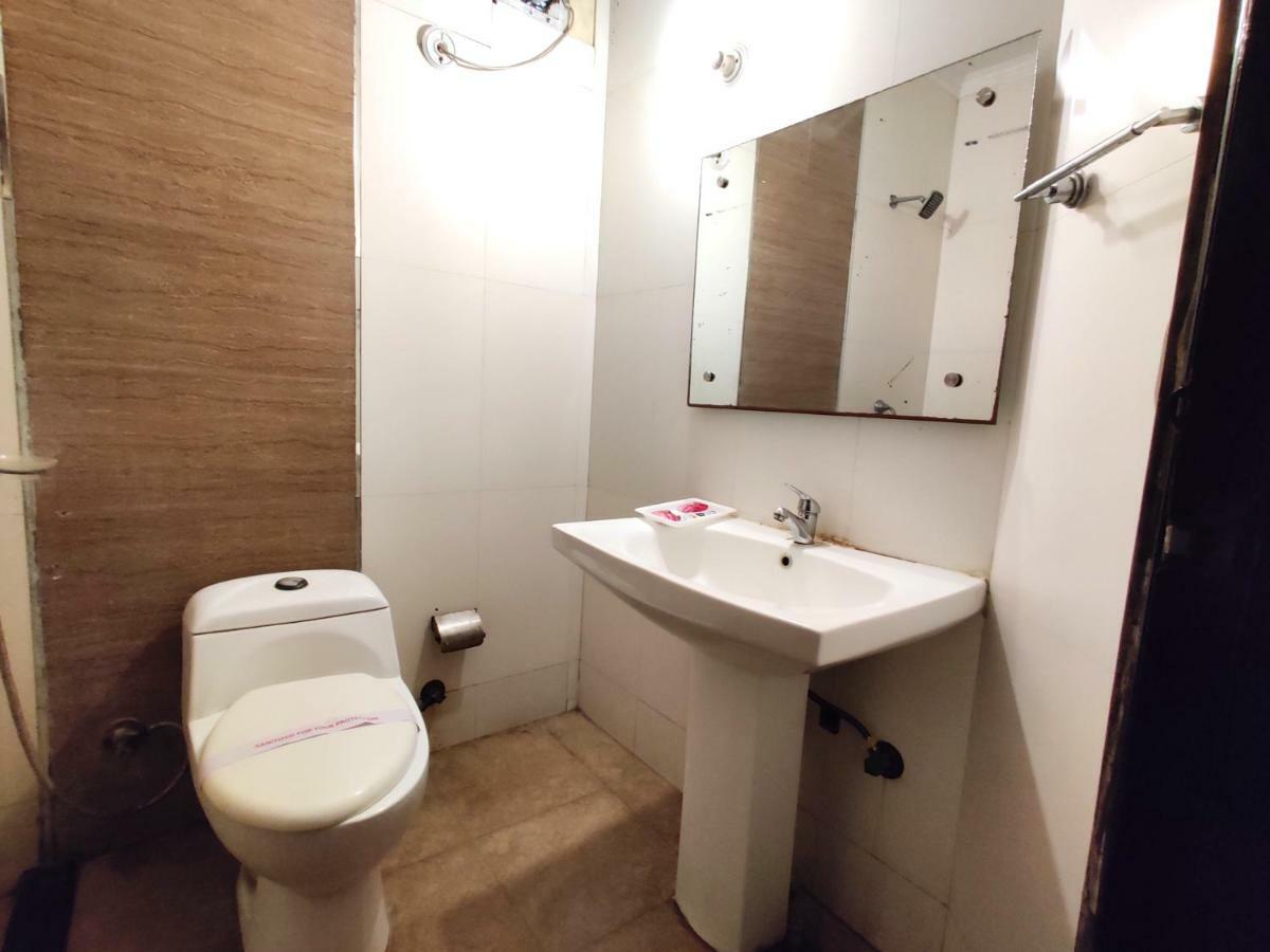Hotel Unistar New Delhi Luaran gambar