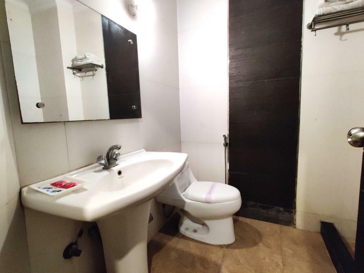 Hotel Unistar New Delhi Luaran gambar